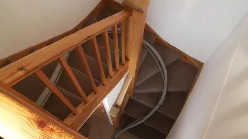 Extra long hoses on stairs